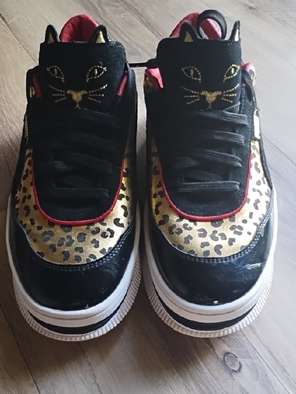 Rare Puma Black and Red Women's  Cat Sneakers